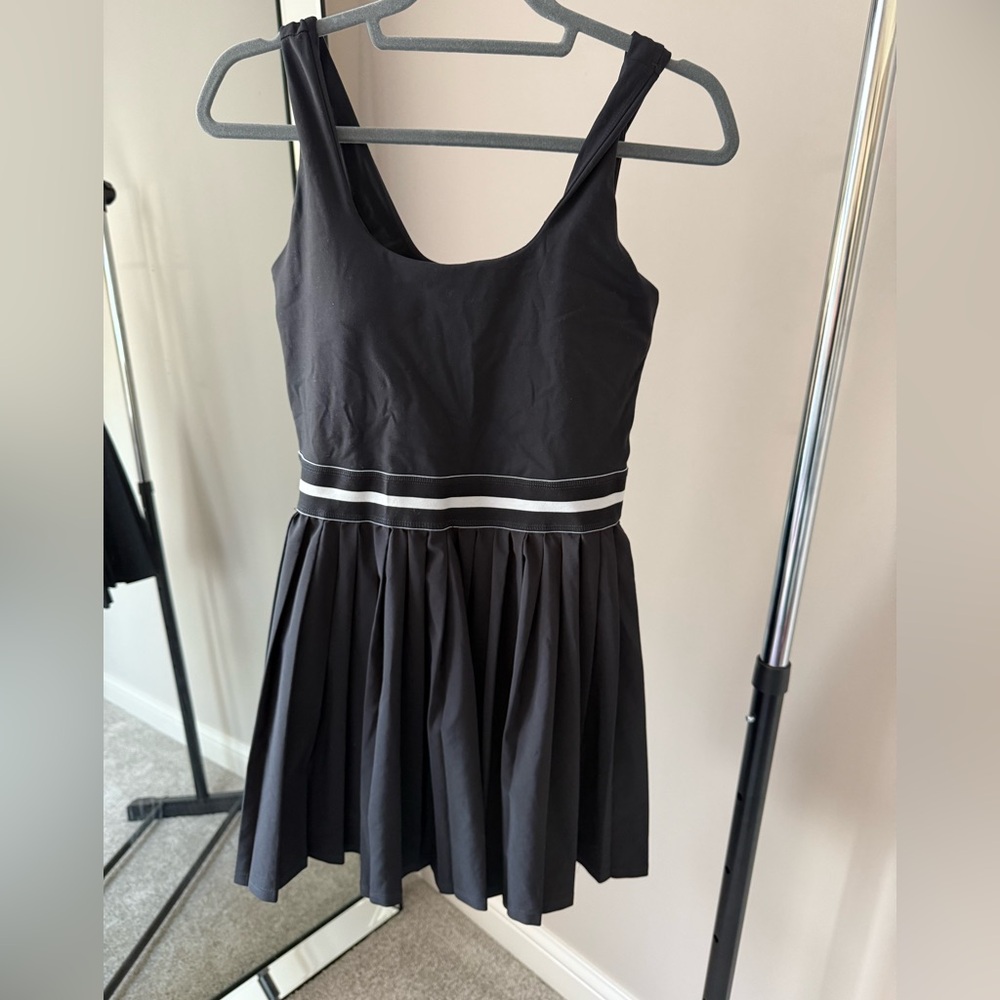 Black Sleeveless Tennis Dress with Striped Waist